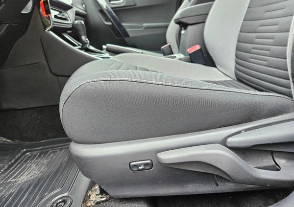 Toyota Auris cena 63500 przebieg: 76000, rok produkcji 2015 z Bodzentyn małe 232